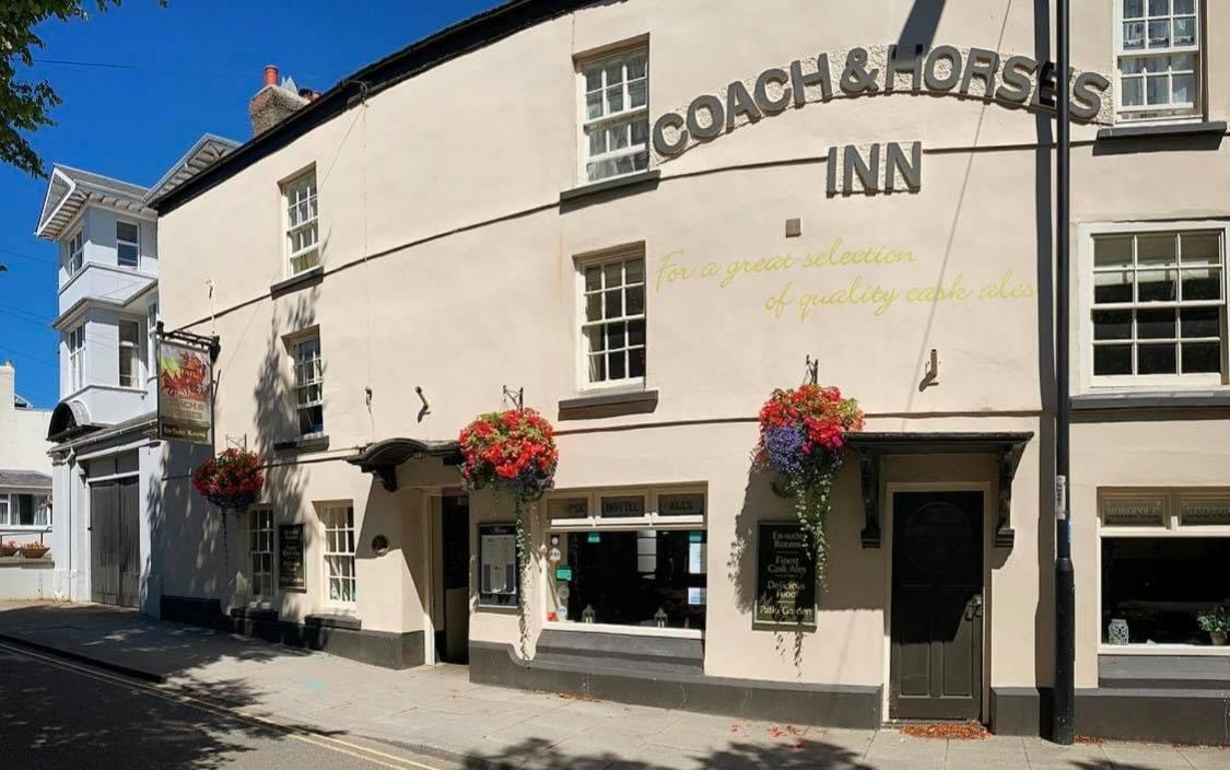 The Coach And Horses Inn เชปสโตว์ ภายนอก รูปภาพ